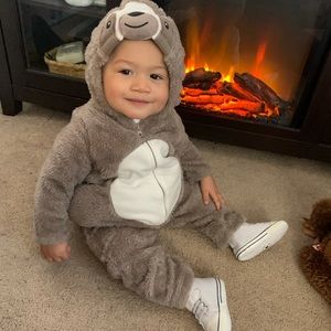 Sloth costume size 12 months. Like new! Shipped in time for Halloween!